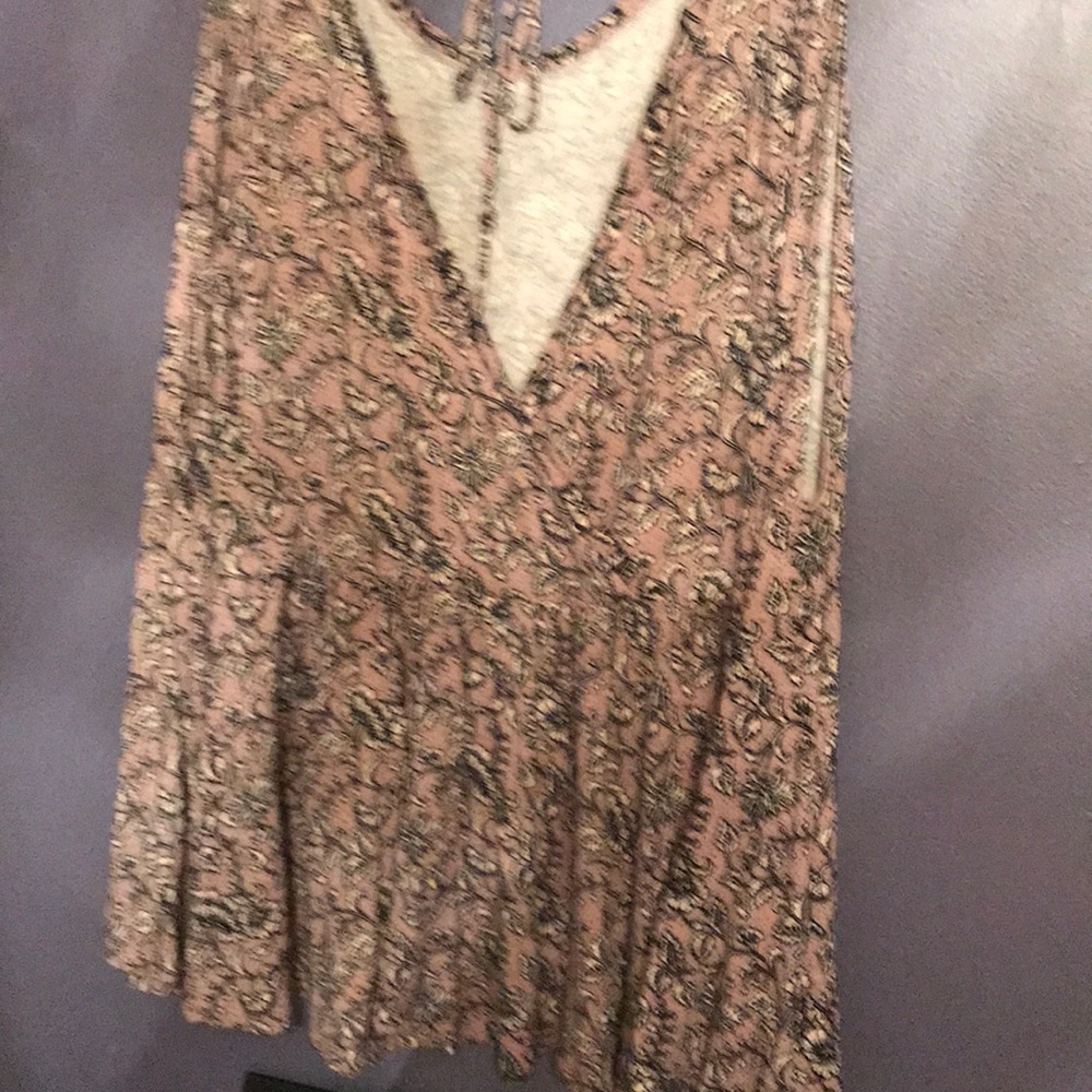 AE Gorgeous floral cold shoulder top size M - Picture 3 of 4